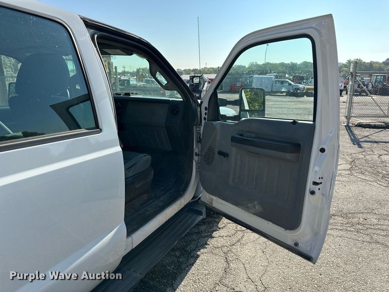 image for item DN8704 2011 Ford F350 Super Duty  Crew Cab utility bed pickup truck