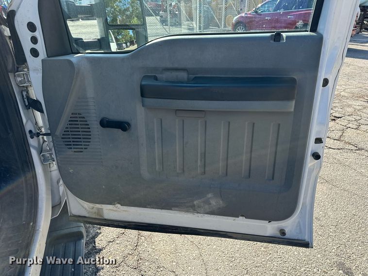 image for item DN8704 2011 Ford F350 Super Duty  Crew Cab utility bed pickup truck