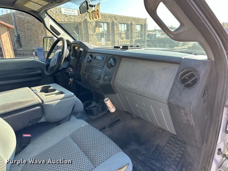 image for item DN8704 2011 Ford F350 Super Duty  Crew Cab utility bed pickup truck