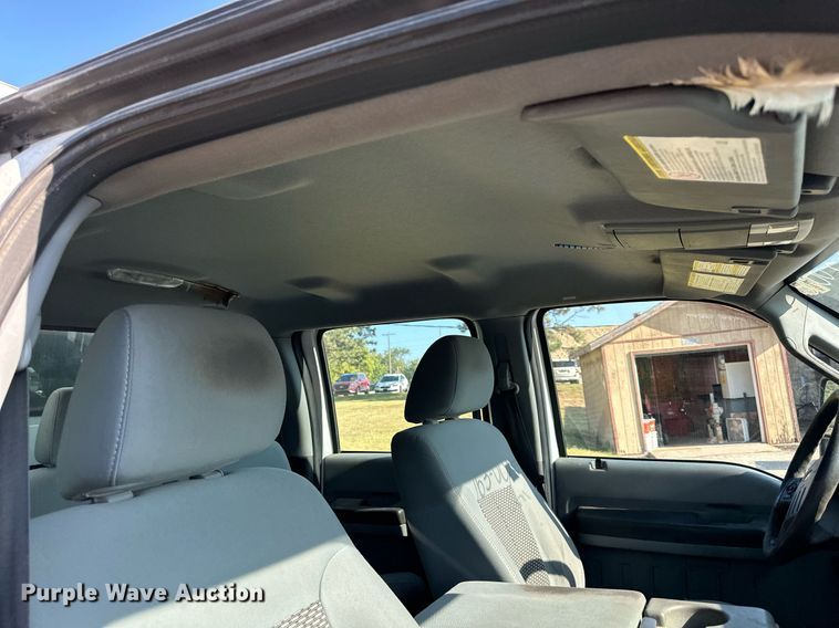 image for item DN8704 2011 Ford F350 Super Duty  Crew Cab utility bed pickup truck