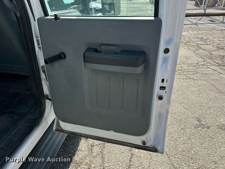 image for item DN8704 2011 Ford F350 Super Duty  Crew Cab utility bed pickup truck