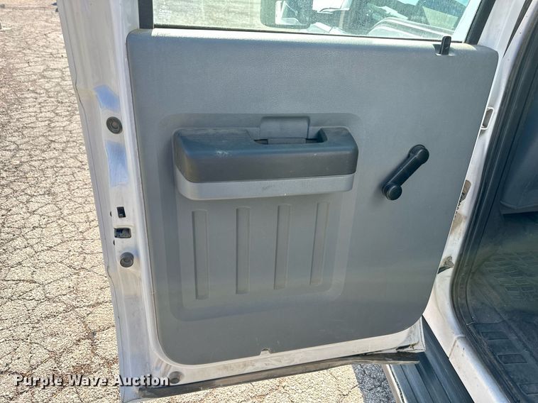 image for item DN8704 2011 Ford F350 Super Duty  Crew Cab utility bed pickup truck