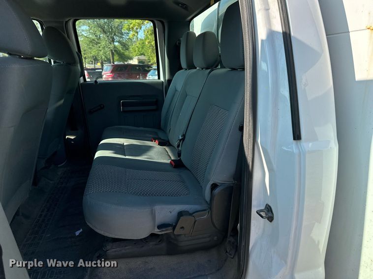 image for item DN8704 2011 Ford F350 Super Duty  Crew Cab utility bed pickup truck