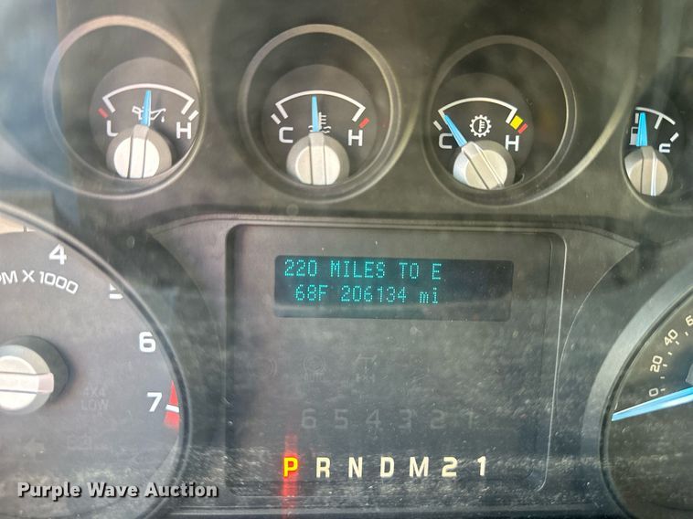 image for item DN8704 2011 Ford F350 Super Duty  Crew Cab utility bed pickup truck