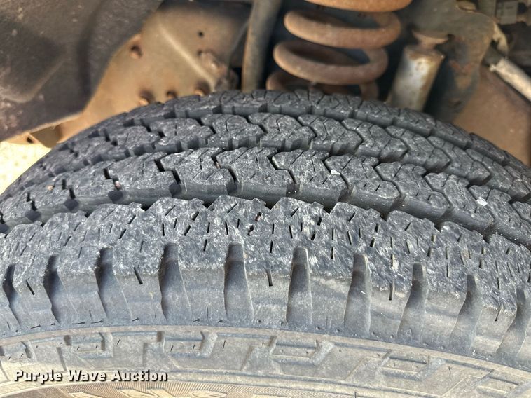 image for item DN8704 2011 Ford F350 Super Duty  Crew Cab utility bed pickup truck