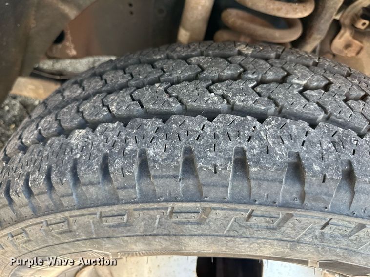 image for item DN8704 2011 Ford F350 Super Duty  Crew Cab utility bed pickup truck