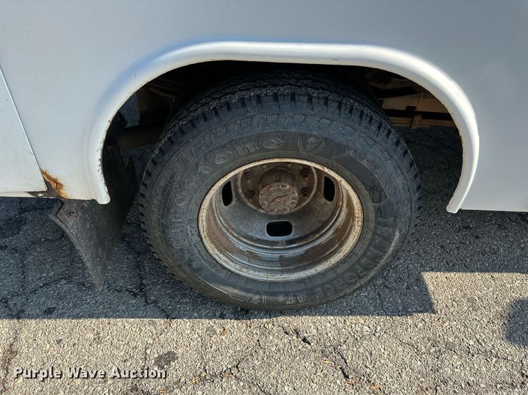 image for item DN8704 2011 Ford F350 Super Duty  Crew Cab utility bed pickup truck