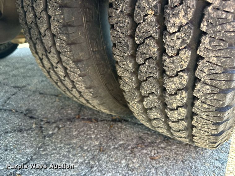 image for item DN8704 2011 Ford F350 Super Duty  Crew Cab utility bed pickup truck