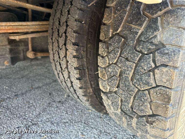 image for item DN8704 2011 Ford F350 Super Duty  Crew Cab utility bed pickup truck