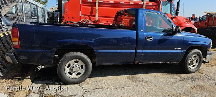 image for item DN8705 2002 Chevrolet Silverado 1500  pickup truck