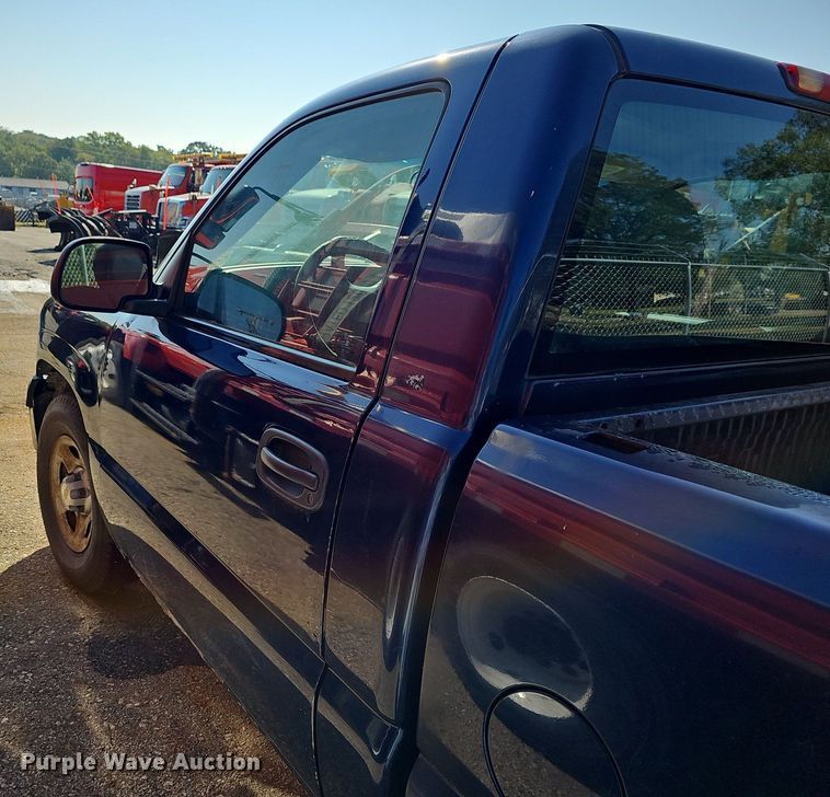 image for item DN8705 2002 Chevrolet Silverado 1500  pickup truck
