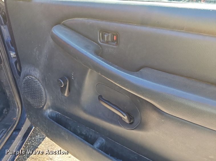 image for item DN8705 2002 Chevrolet Silverado 1500  pickup truck