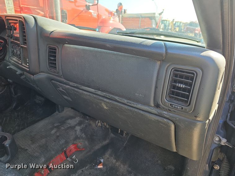 image for item DN8705 2002 Chevrolet Silverado 1500  pickup truck