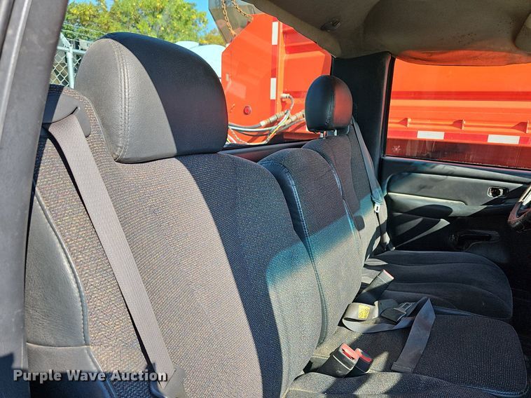 image for item DN8705 2002 Chevrolet Silverado 1500  pickup truck