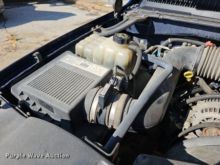 image for item DN8705 2002 Chevrolet Silverado 1500  pickup truck