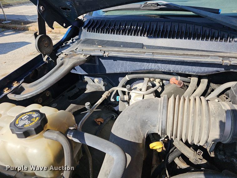 image for item DN8705 2002 Chevrolet Silverado 1500  pickup truck