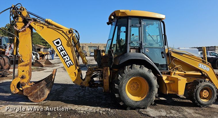 image for item DN8706 2005 John Deere 310G  backhoe
