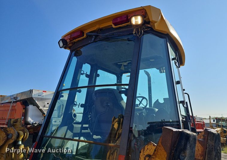 image for item DN8706 2005 John Deere 310G  backhoe