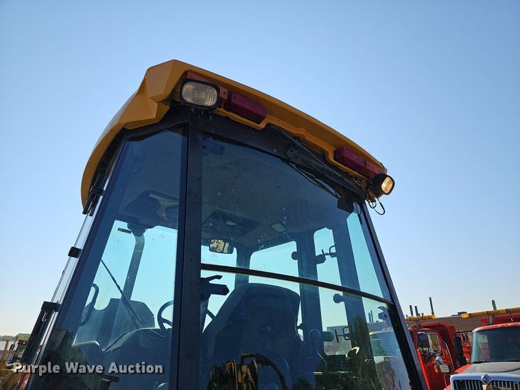 image for item DN8706 2005 John Deere 310G  backhoe