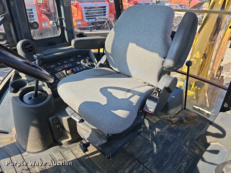 image for item DN8706 2005 John Deere 310G  backhoe