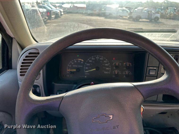 image for item DS2336 1999 Chevrolet K3500  flatbed pickup truck