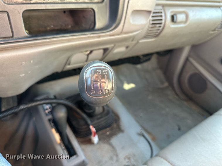 image for item DS2336 1999 Chevrolet K3500  flatbed pickup truck