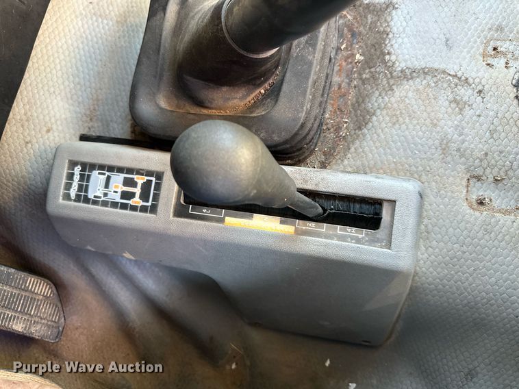 image for item DS2336 1999 Chevrolet K3500  flatbed pickup truck