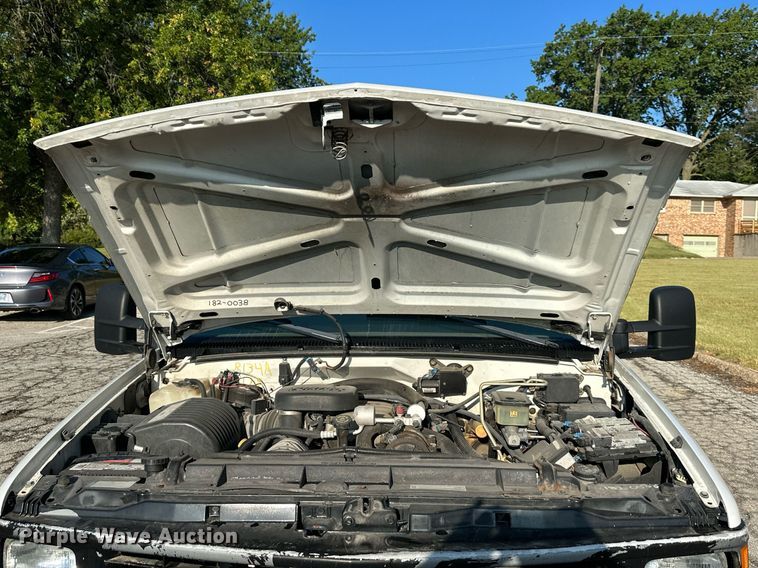 image for item DS2336 1999 Chevrolet K3500  flatbed pickup truck