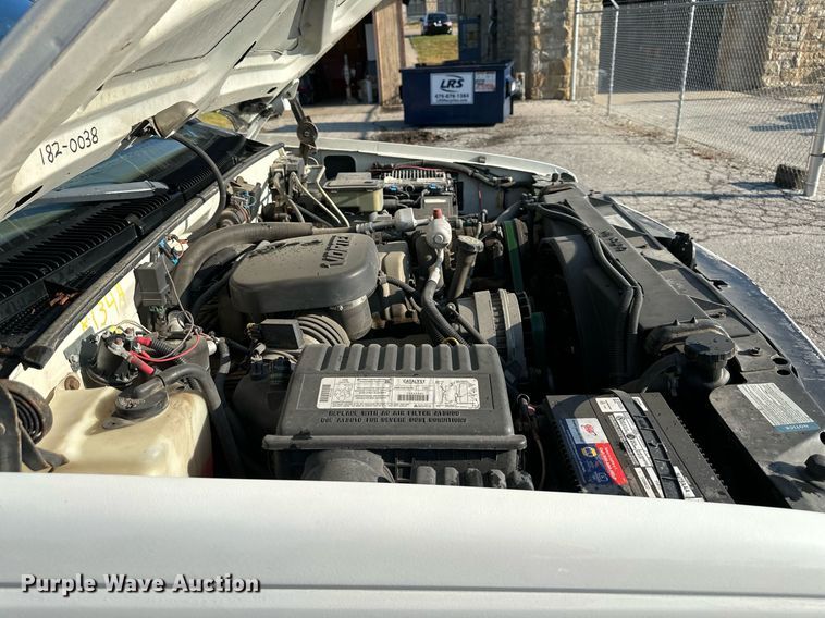 image for item DS2336 1999 Chevrolet K3500  flatbed pickup truck