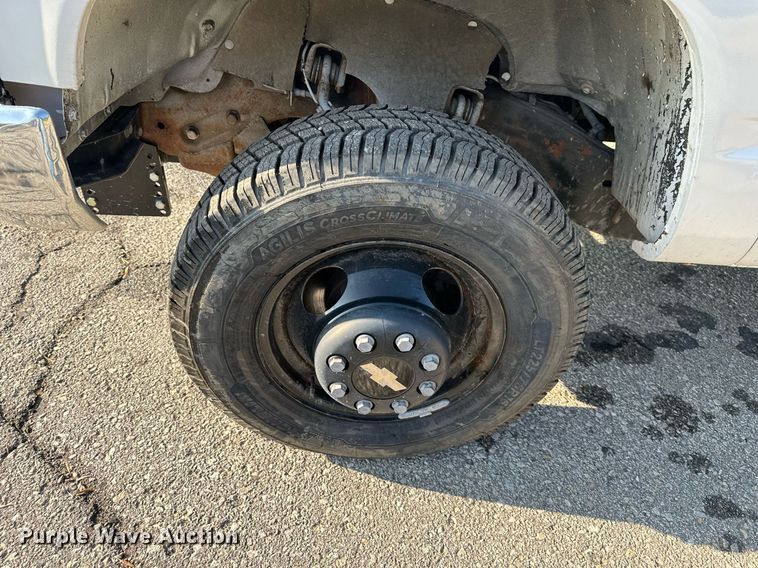 image for item DS2336 1999 Chevrolet K3500  flatbed pickup truck