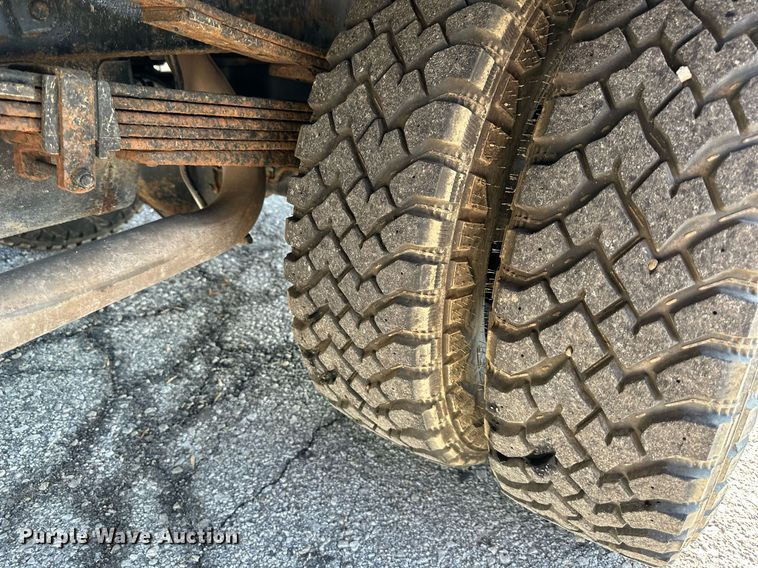 image for item DS2336 1999 Chevrolet K3500  flatbed pickup truck