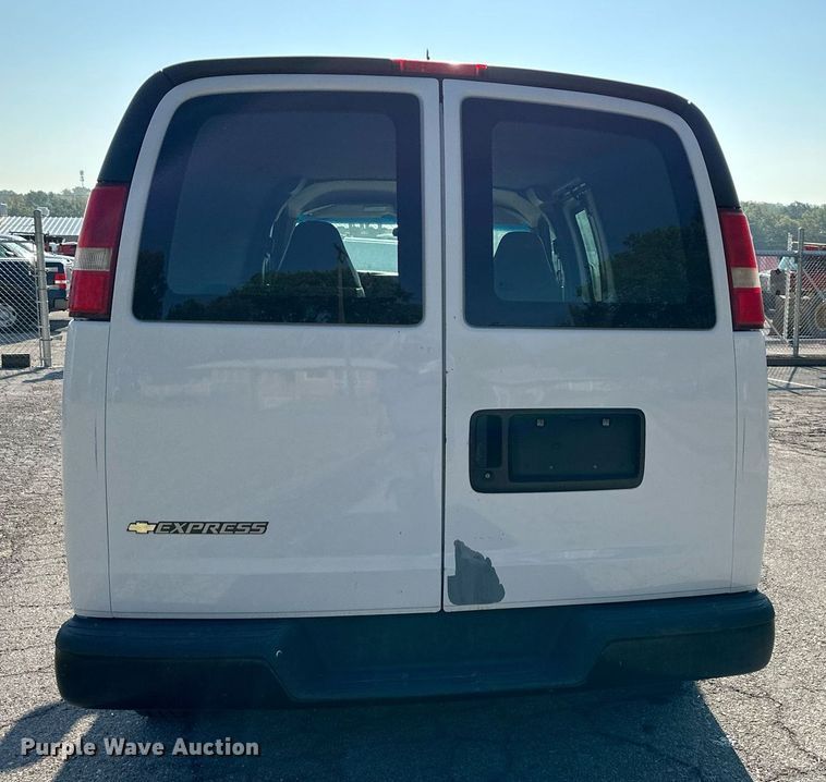 image for item DS2337 2007 Chevrolet Express 2500  van