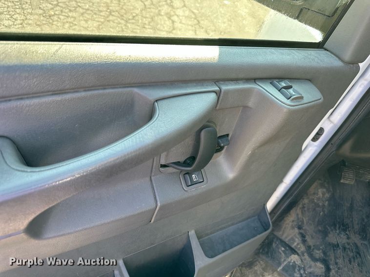 image for item DS2337 2007 Chevrolet Express 2500  van