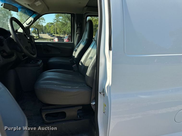 image for item DS2337 2007 Chevrolet Express 2500  van