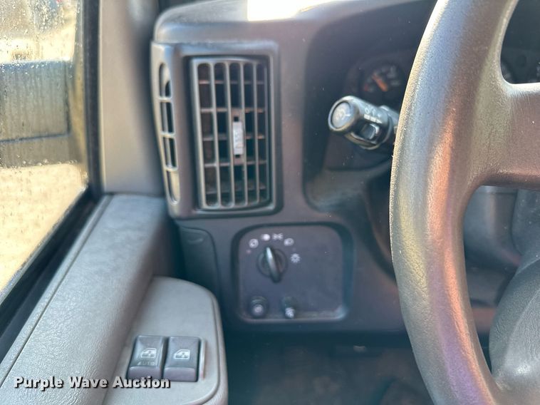 image for item DS2337 2007 Chevrolet Express 2500  van