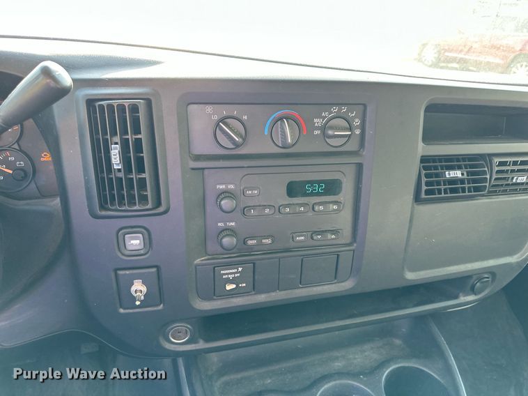 image for item DS2337 2007 Chevrolet Express 2500  van