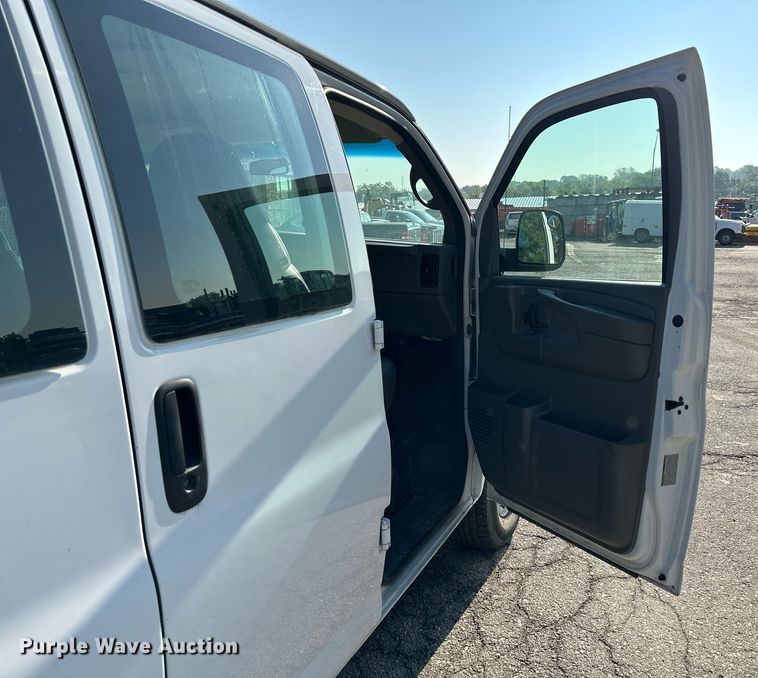 image for item DS2337 2007 Chevrolet Express 2500  van