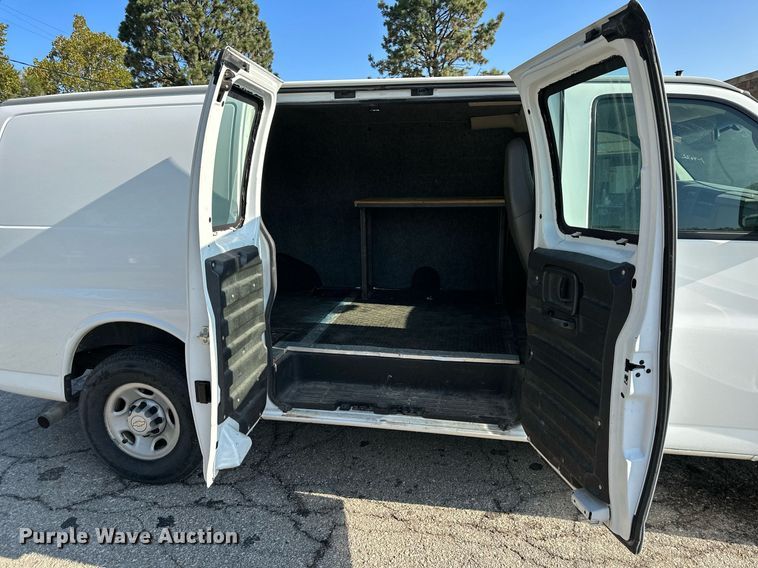 image for item DS2337 2007 Chevrolet Express 2500  van