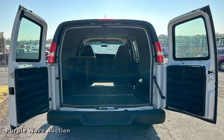 image for item DS2337 2007 Chevrolet Express 2500  van