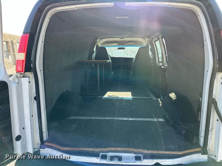 image for item DS2337 2007 Chevrolet Express 2500  van