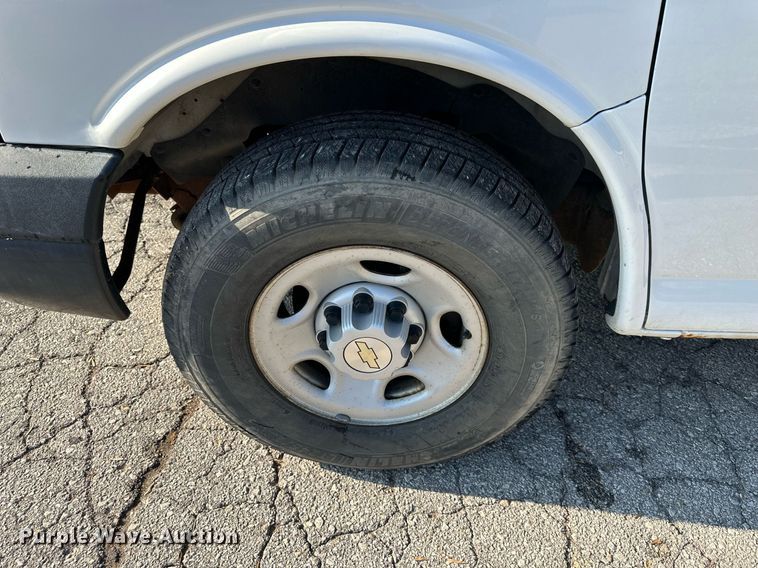 image for item DS2337 2007 Chevrolet Express 2500  van