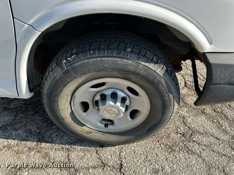 image for item DS2337 2007 Chevrolet Express 2500  van
