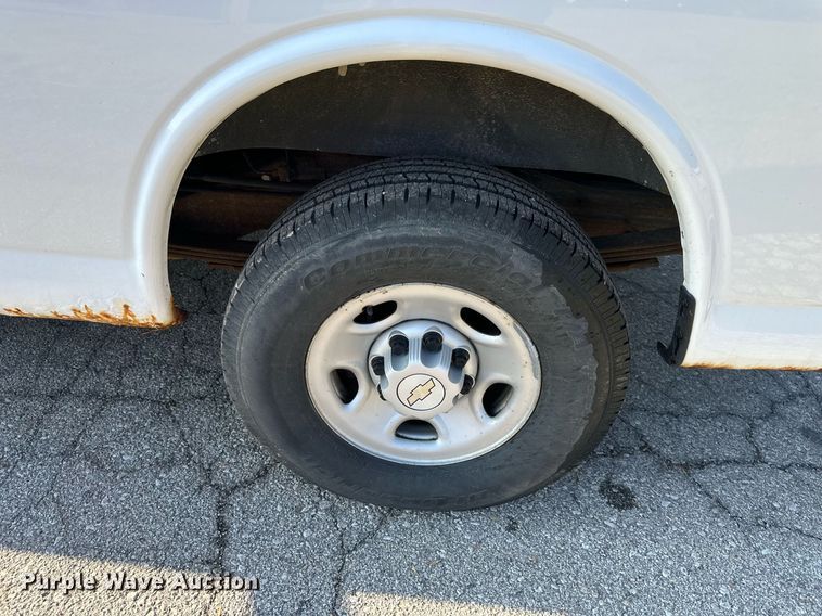 image for item DS2337 2007 Chevrolet Express 2500  van