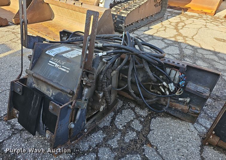 image for item DS2339 Bobcat  18"W skid steer cold planer