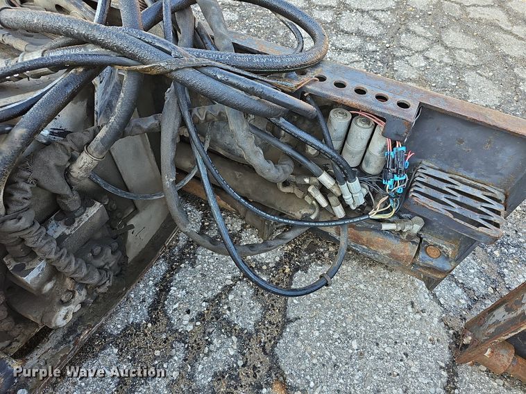 image for item DS2339 Bobcat  18"W skid steer cold planer