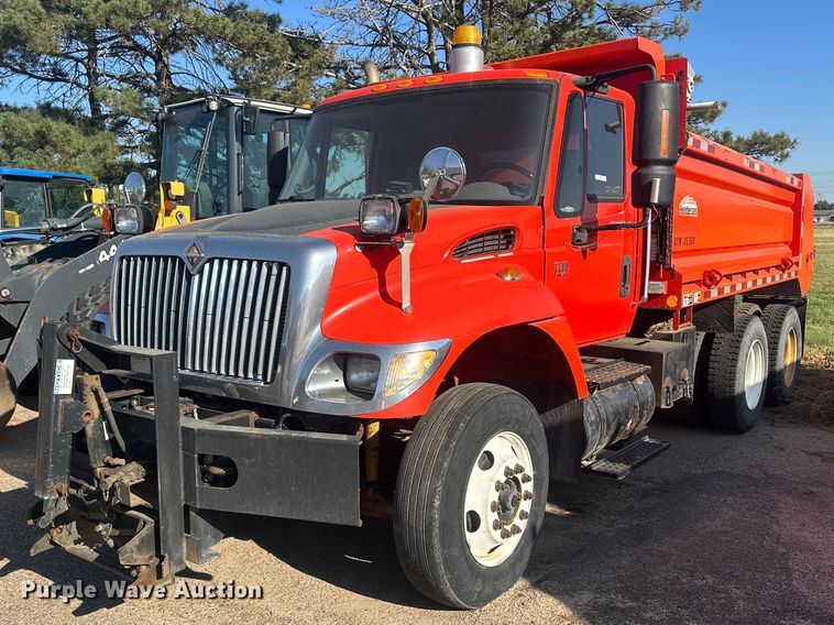 image for item LT9057 2007 International 7400  dump truck