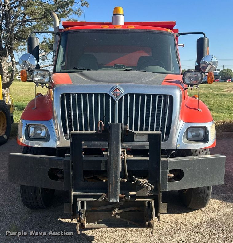 image for item LT9057 2007 International 7400  dump truck