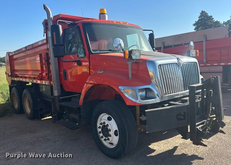image for item LT9057 2007 International 7400  dump truck