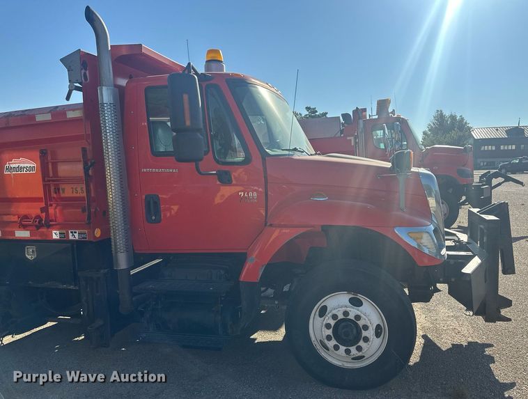 image for item LT9057 2007 International 7400  dump truck