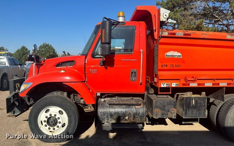 image for item LT9057 2007 International 7400  dump truck
